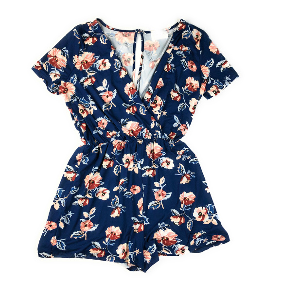 french grey Pants - Stitch Fix French Grey Candessa Floral Romper NWOT